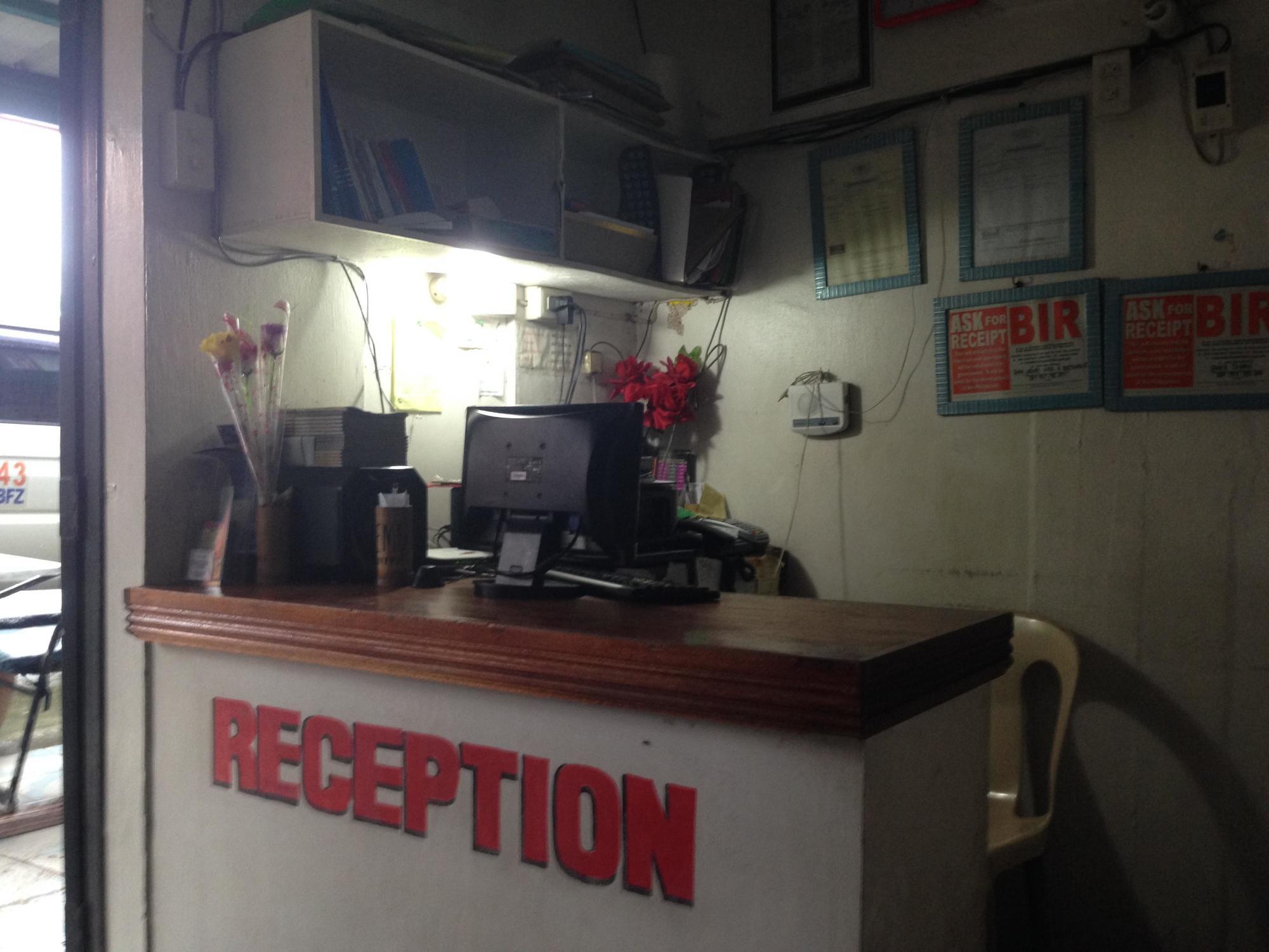 Gumleaves Hotel And Restaurant Olongapo Buitenkant foto